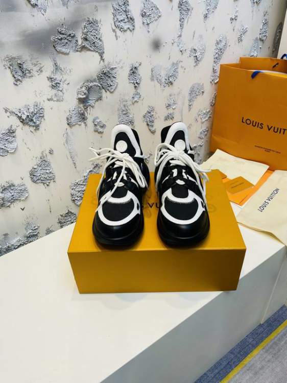 Picture of Louis Vuitton Shoes _SKULVsz35-405cmmnf052217757